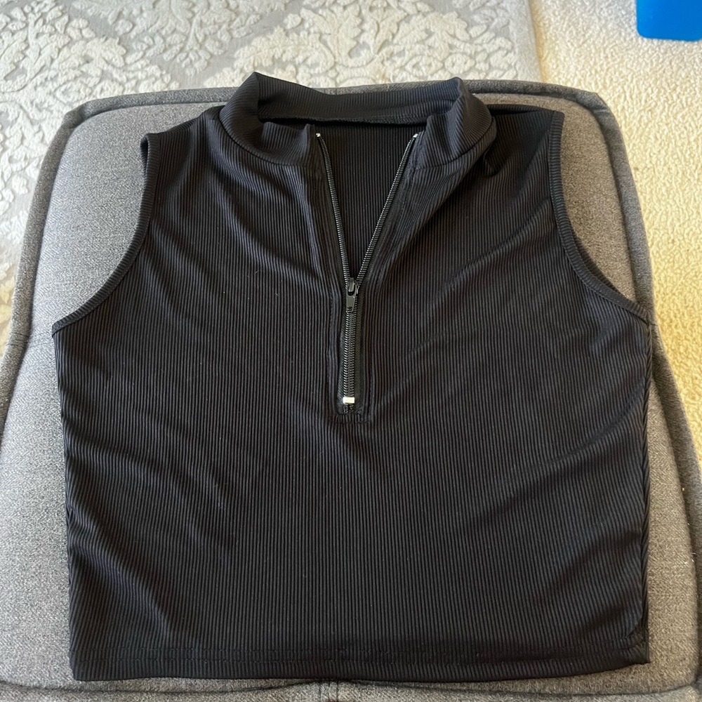 SHEIN Black Ribbed Crop Top
